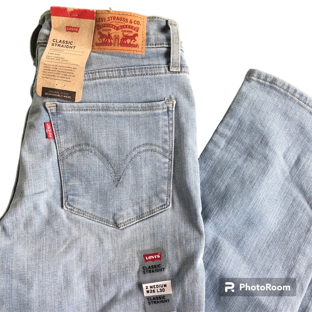 Levi’s Straight Leg Light Wash Midrise Jeans 26w/30l Size 2/Medium NWOT